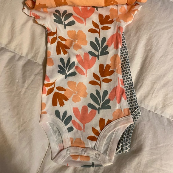 Baby onesies - new with tags - Picture 4 of 7